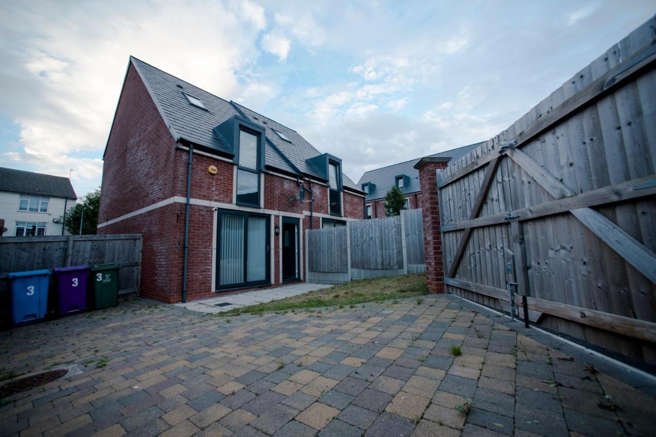 A Cosy 3-Bed Family House In Liverpool Sleeps 6 With Parking Spaces Exterior photo